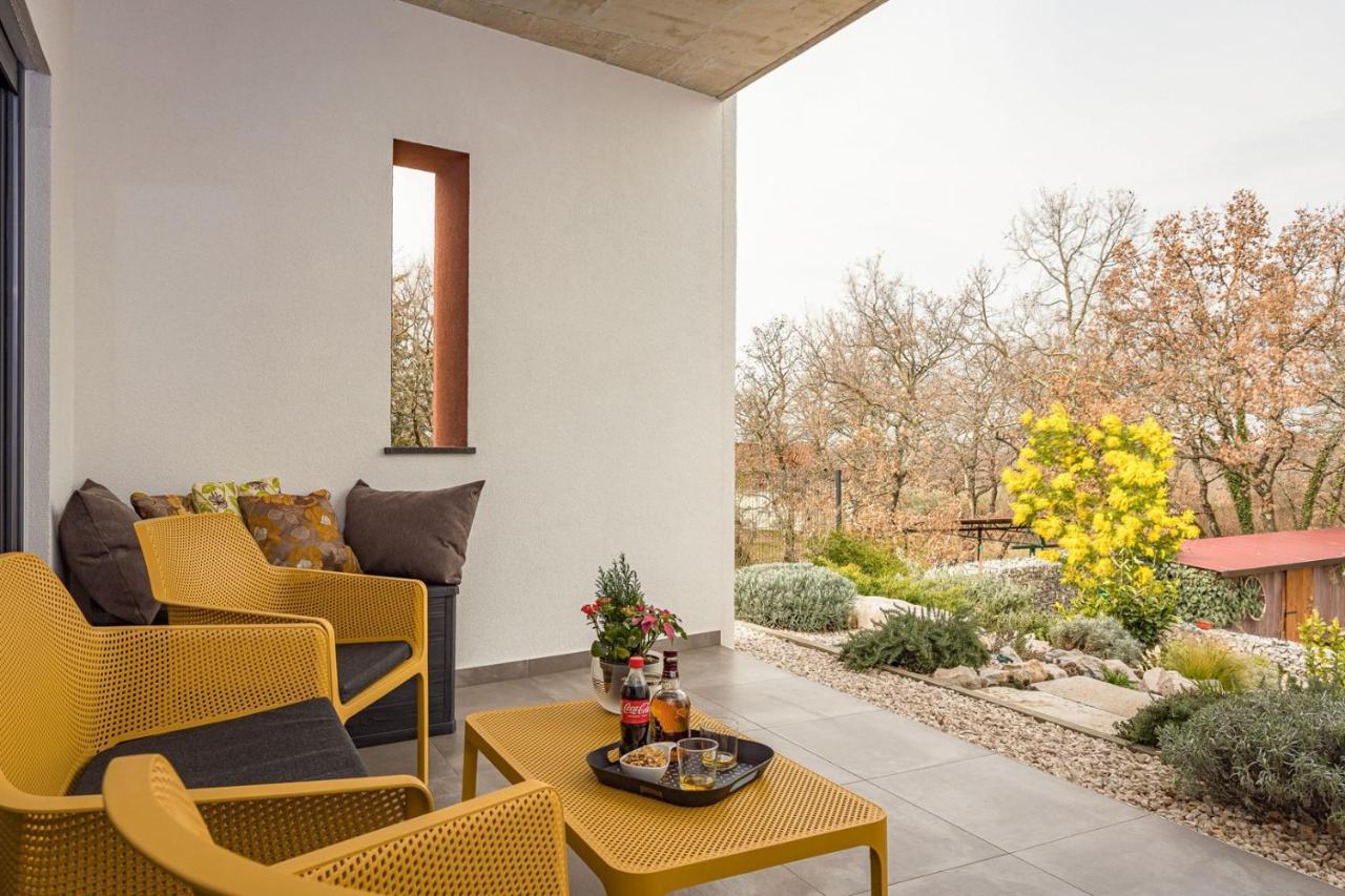 Apartments Bijou With Big Private Garden Near Umag Vilanija Luaran gambar