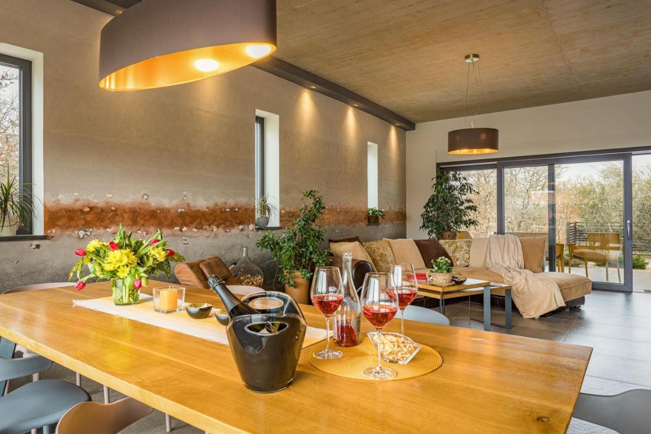Apartments Bijou With Big Private Garden Near Umag Vilanija Luaran gambar