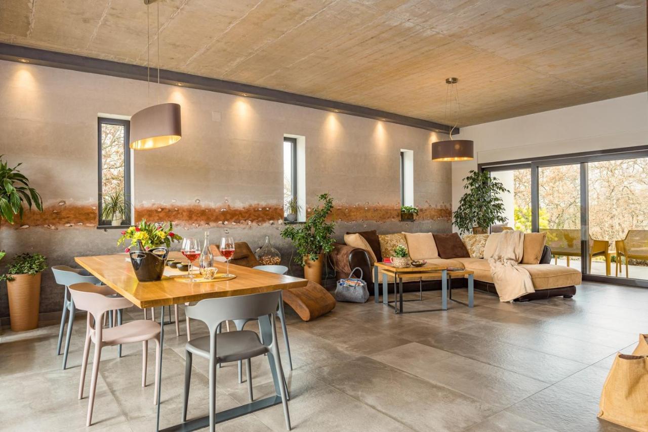 Apartments Bijou With Big Private Garden Near Umag Vilanija Luaran gambar