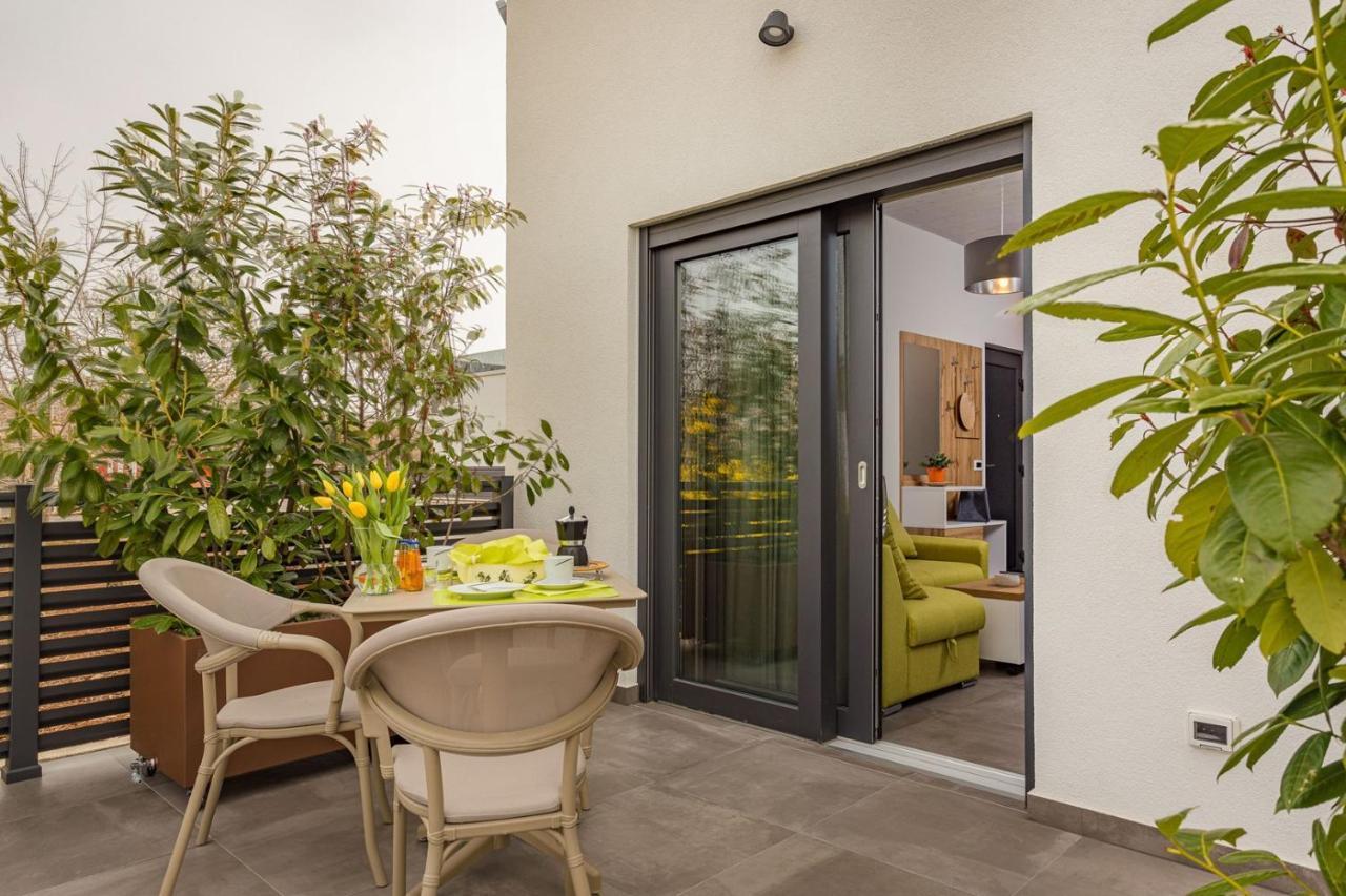 Apartments Bijou With Big Private Garden Near Umag Vilanija Luaran gambar