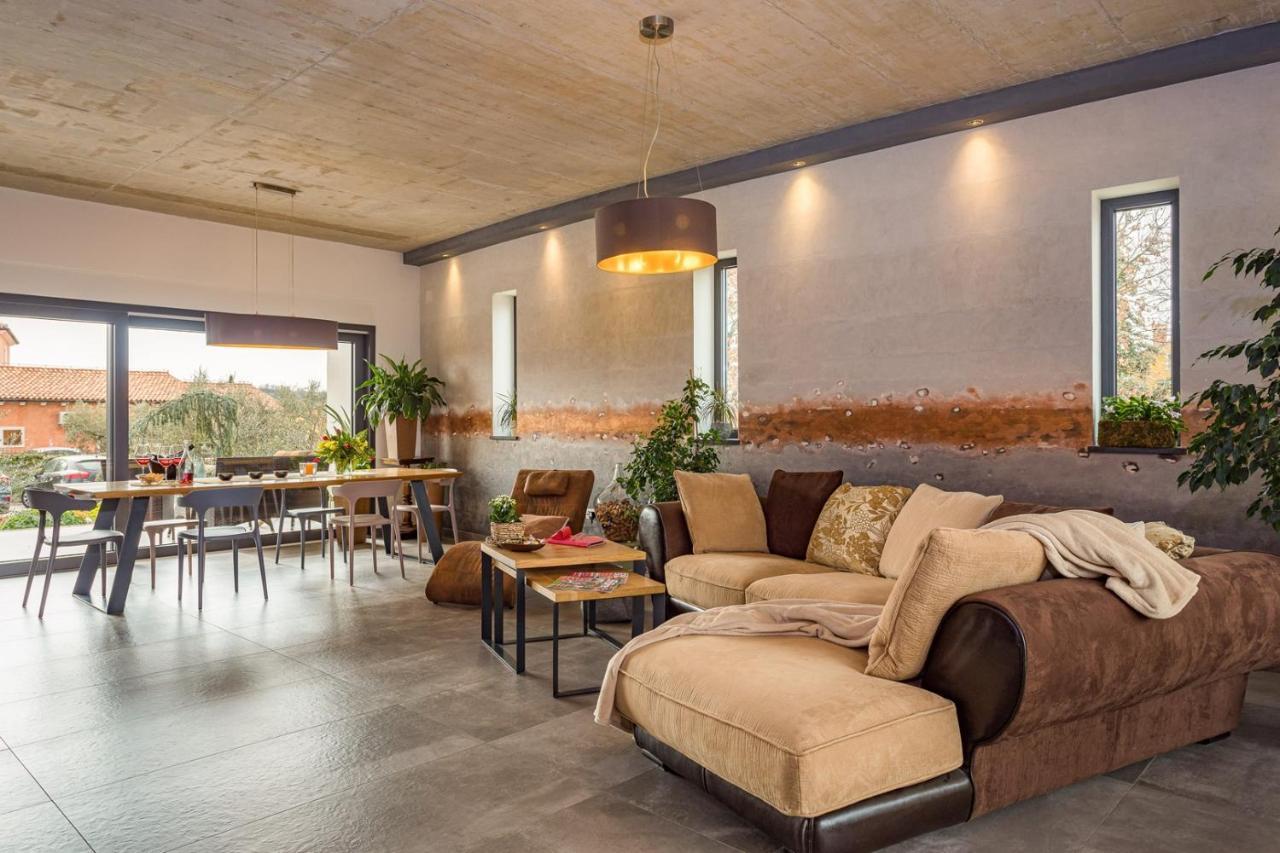 Apartments Bijou With Big Private Garden Near Umag Vilanija Luaran gambar