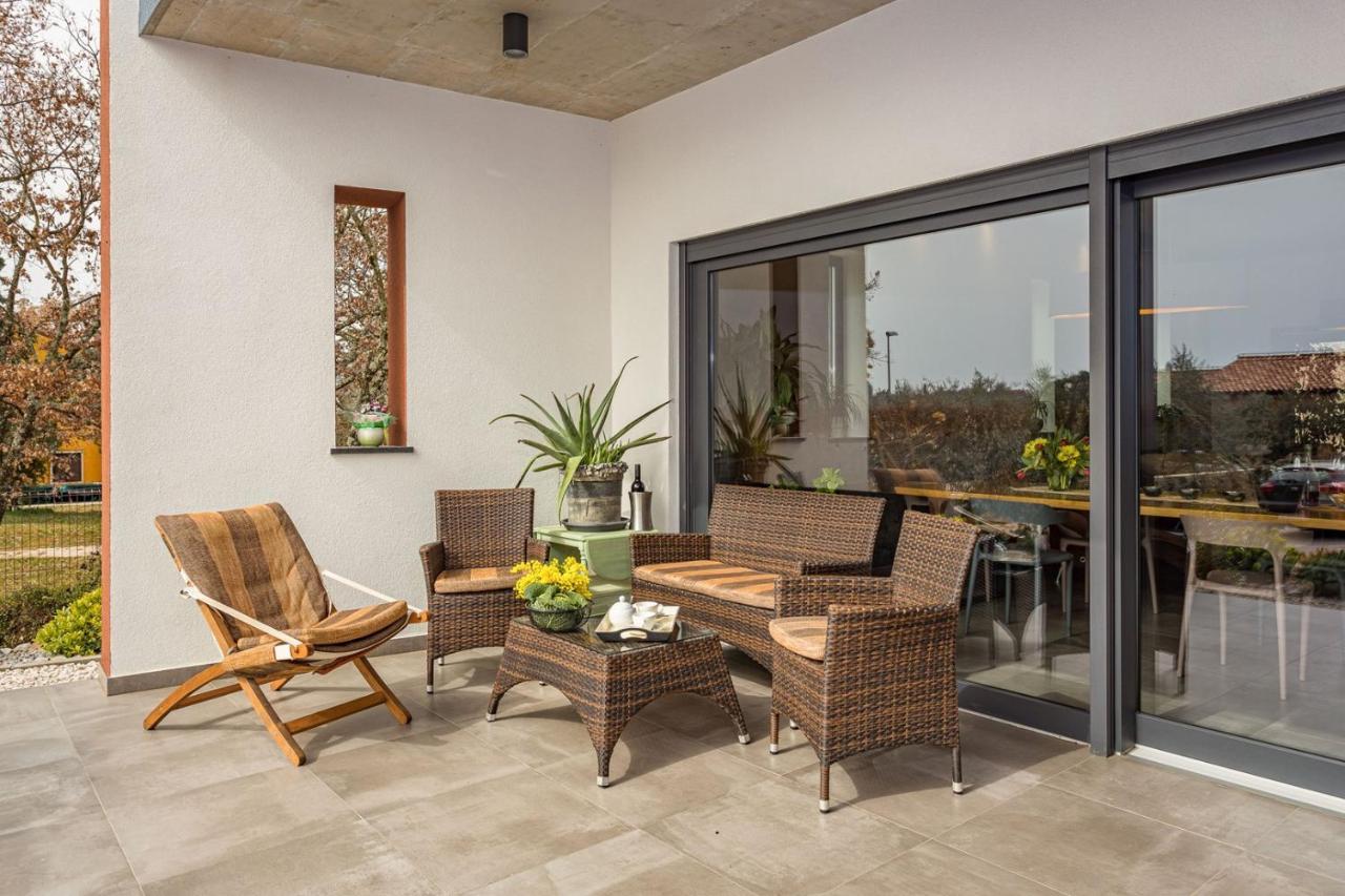 Apartments Bijou With Big Private Garden Near Umag Vilanija Luaran gambar